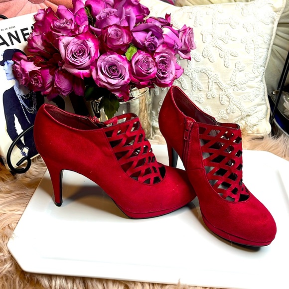 RED SUEDE BOOTIE HEELS - Picture 1 of 7